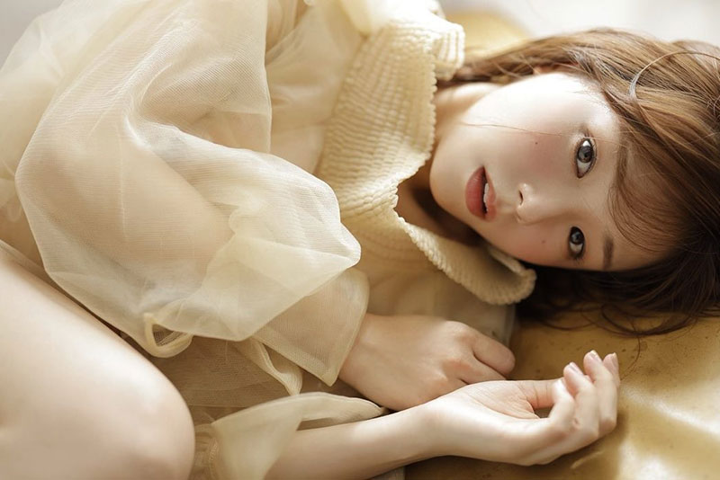 日本女星篠崎爱重返写真界美图，童颜巨乳依旧性感