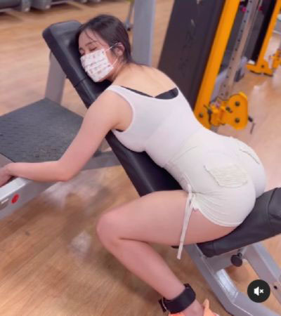▲韩国瑜伽正妹睡着的影片，造成网友疯传。
