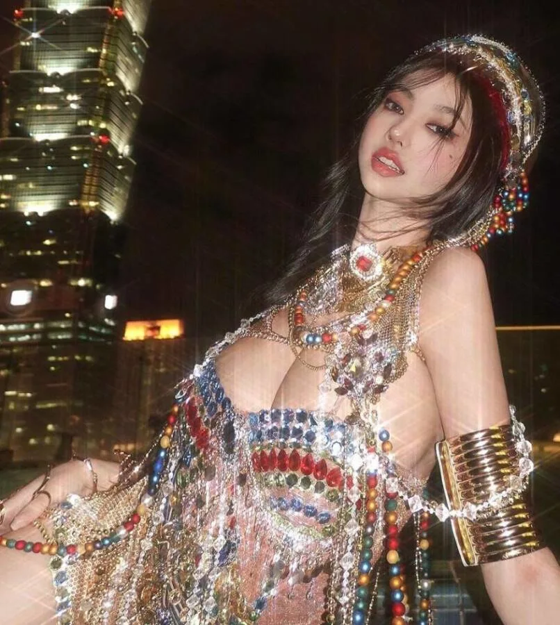 图／黄琳在万圣节前公开化身角色“吉巴罗”的照片，让网友喷鼻血。