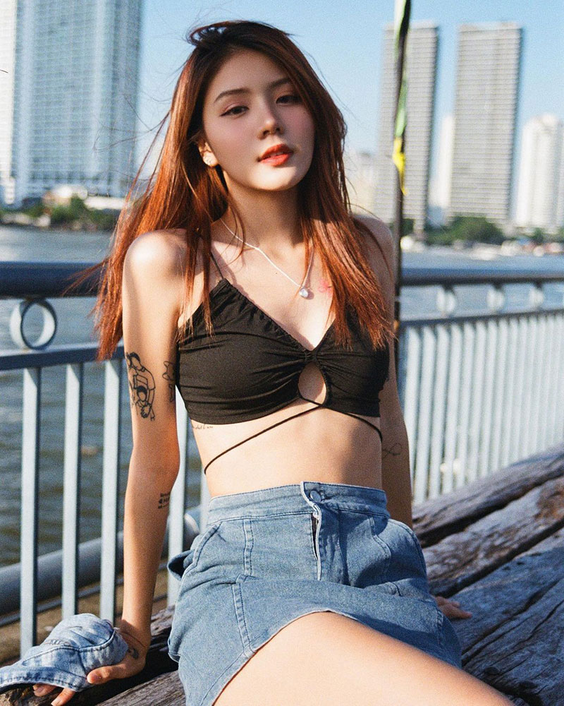 索爆泰国model穿性感上衣大晒完美身材，网友：真是好可爱！