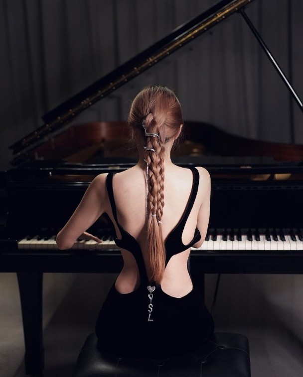李元玲最近在社交网忙于宣传本月中举行今年的第一次钢琴演奏见面会。