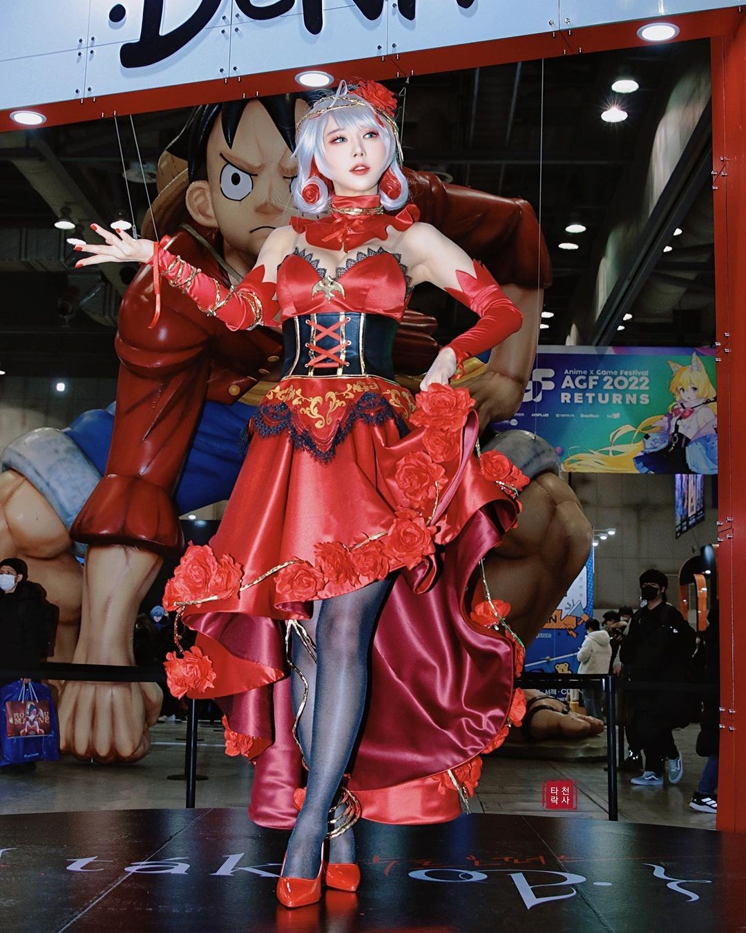 韩国性感Coser ww0205ww美图，前凸后翘极尽妖娆