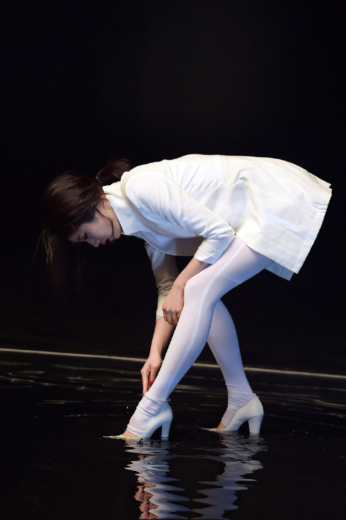 朴智妍热舞直拍高清生图，这大肉腿太棒啦