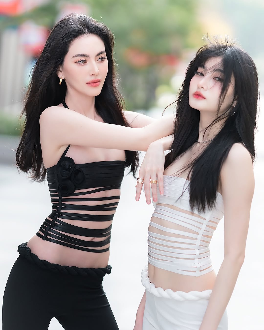 黛薇卡·霍内（Mai）“捆绑式”性感你喜欢吗，“买一送一”让你看个够