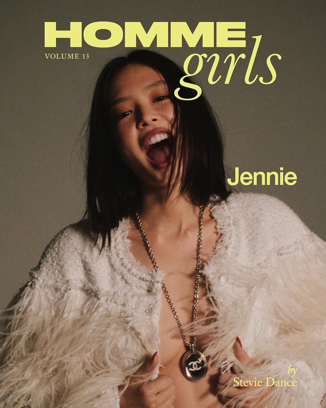 Jennie（金珍妮）拍摄《HommeGirls》杂志，大尺度性感造型冲击力好强