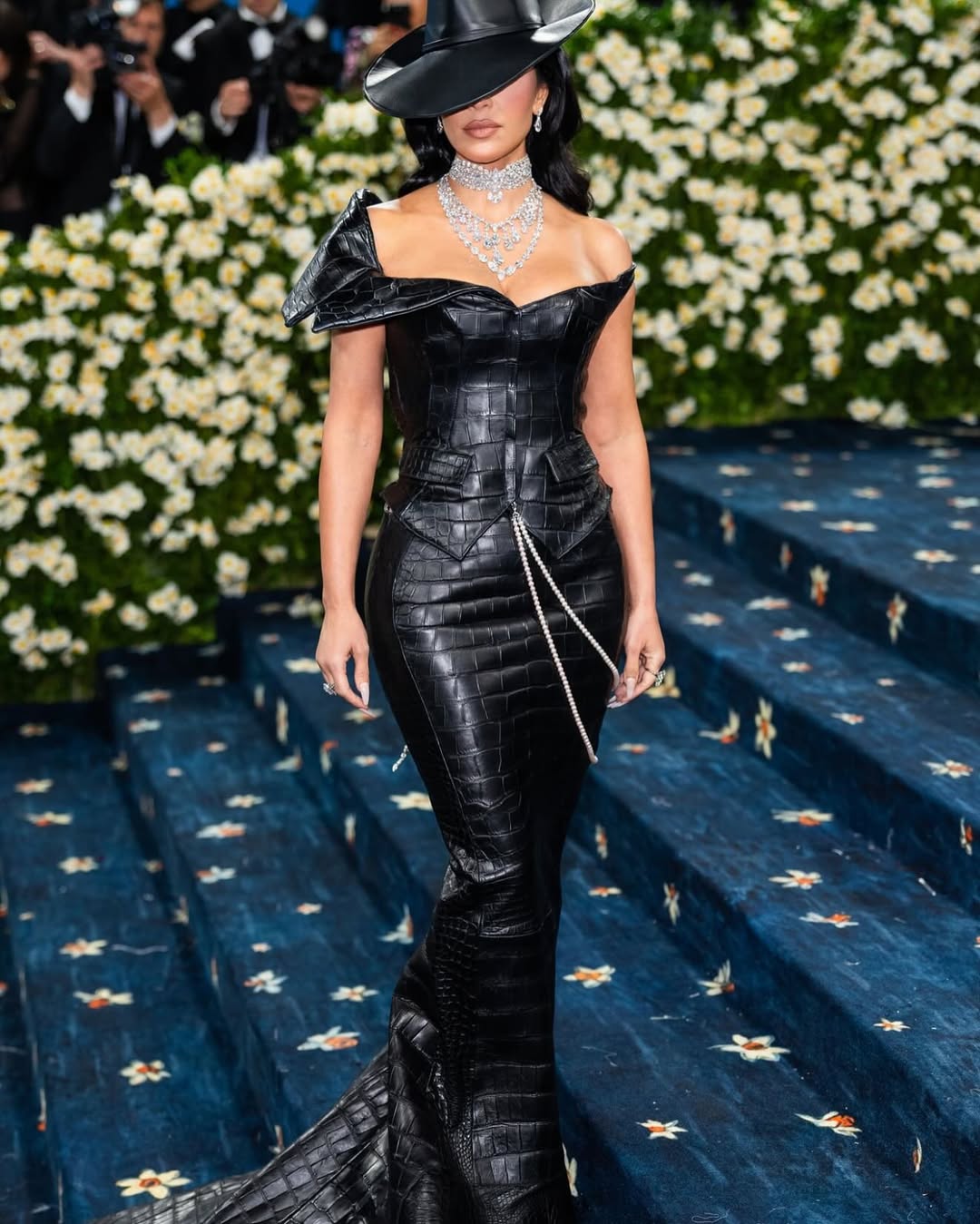 金·卡戴珊（Kim Kardashian）的性感是实实在在的，丰满曲线透着成熟的女人味