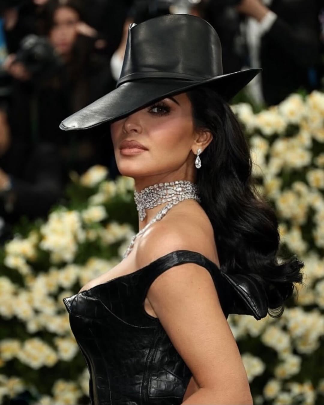 金·卡戴珊（Kim Kardashian）的性感是实实在在的，丰满曲线透着成熟的女人味