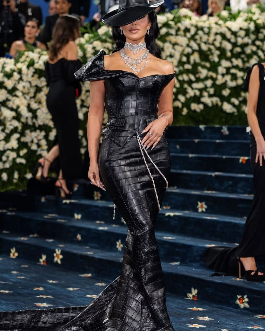 金·卡戴珊（Kim Kardashian）的性感是实实在在的，丰满曲线透着成熟的女人味