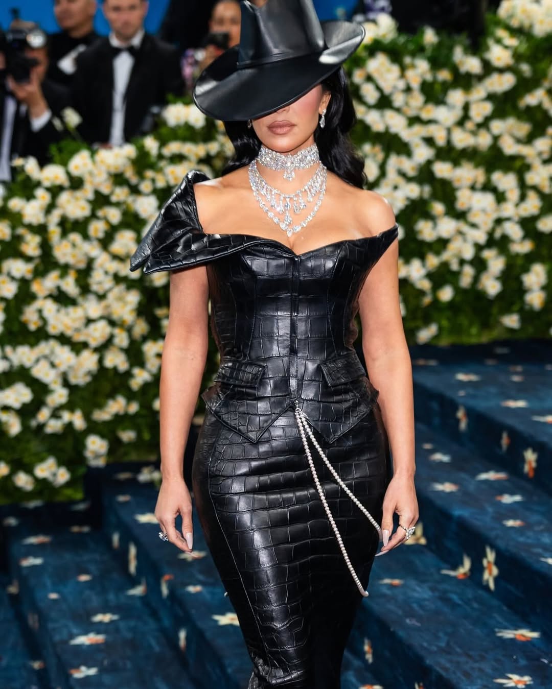 金·卡戴珊（Kim Kardashian）的性感是实实在在的，丰满曲线透着成熟的女人味
