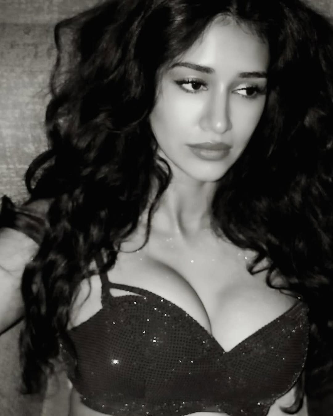 迪莎·帕塔尼（Disha Patani）丰满而凹凸有致，性感到风情万种无以复加