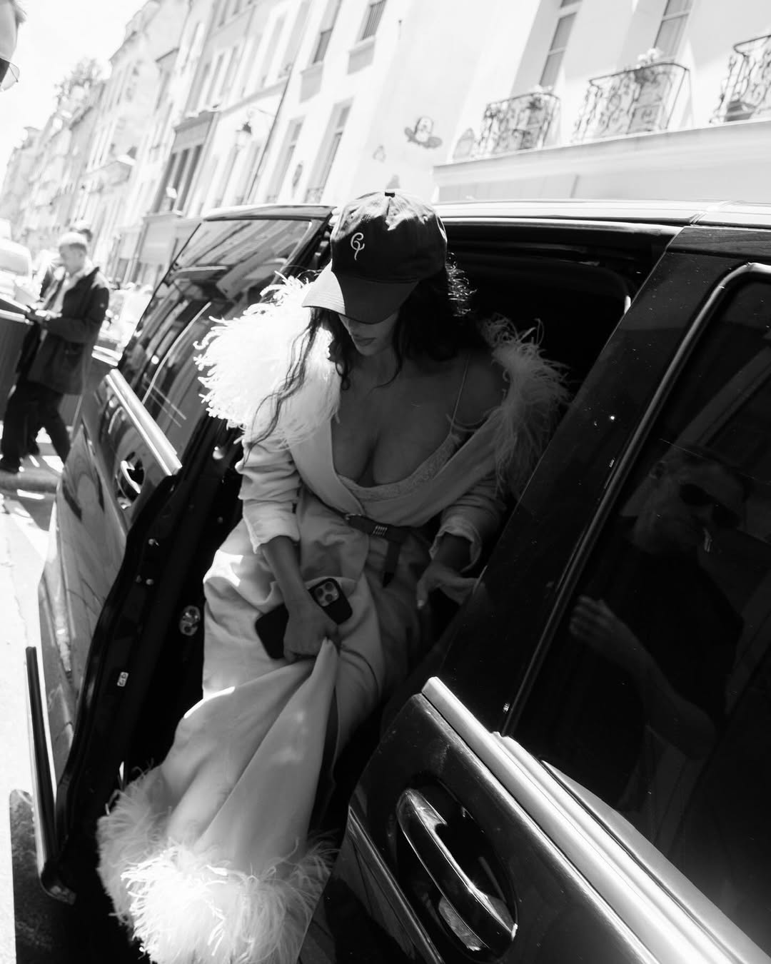 金·卡戴珊（Kim Kardashian）在巴黎充实又丰满的一天