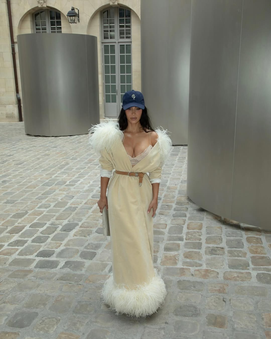 金·卡戴珊（Kim Kardashian）在巴黎充实又丰满的一天