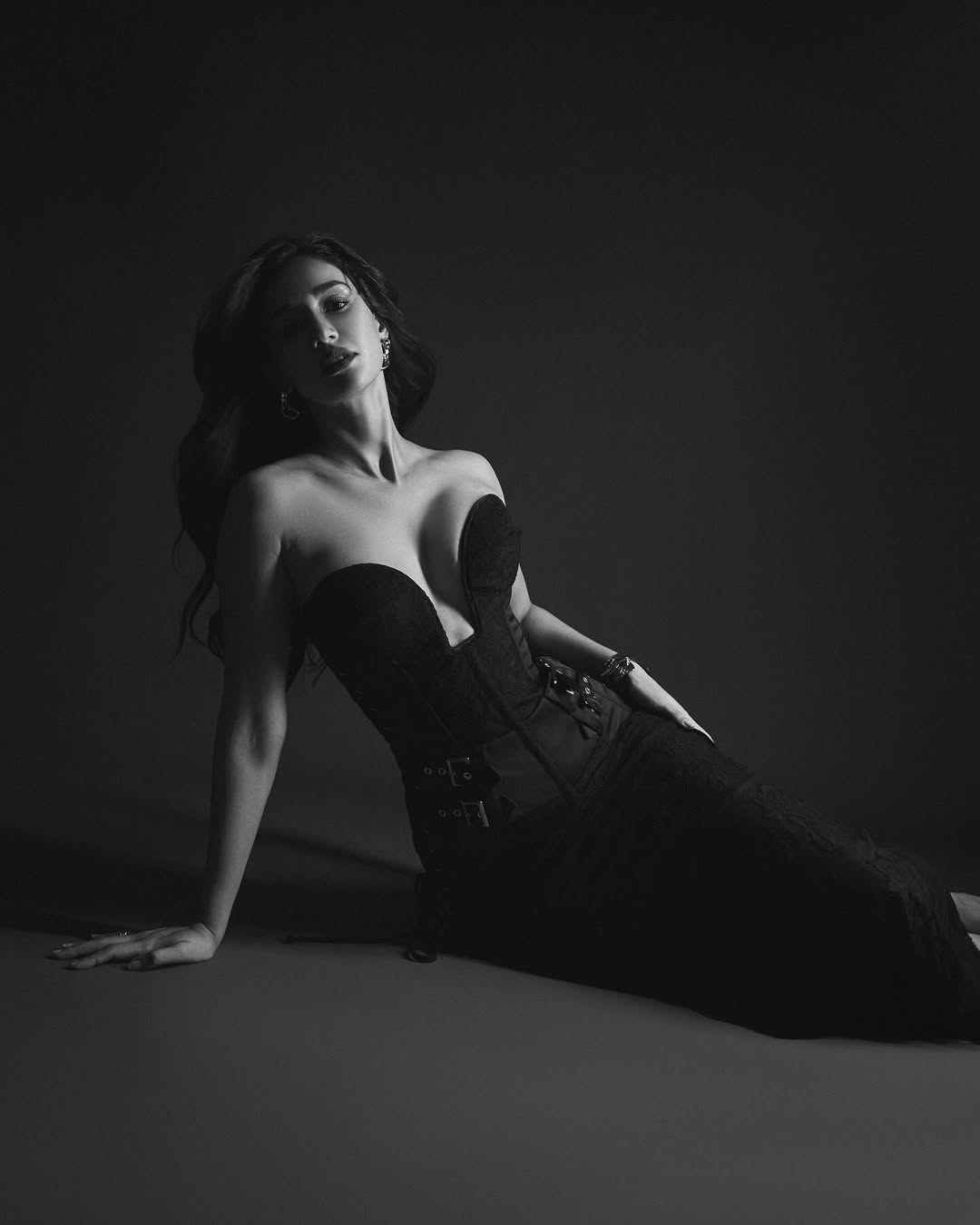 迪莎·帕塔尼（Disha Patani）用饱满曲线诠释成熟女人的性感魅力