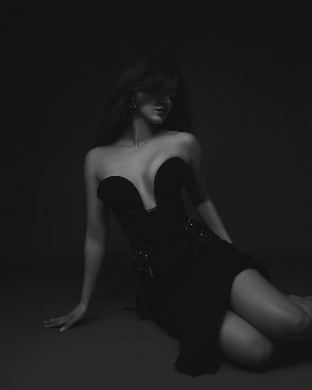 迪莎·帕塔尼（Disha Patani）用饱满曲线诠释成熟女人的性感魅力