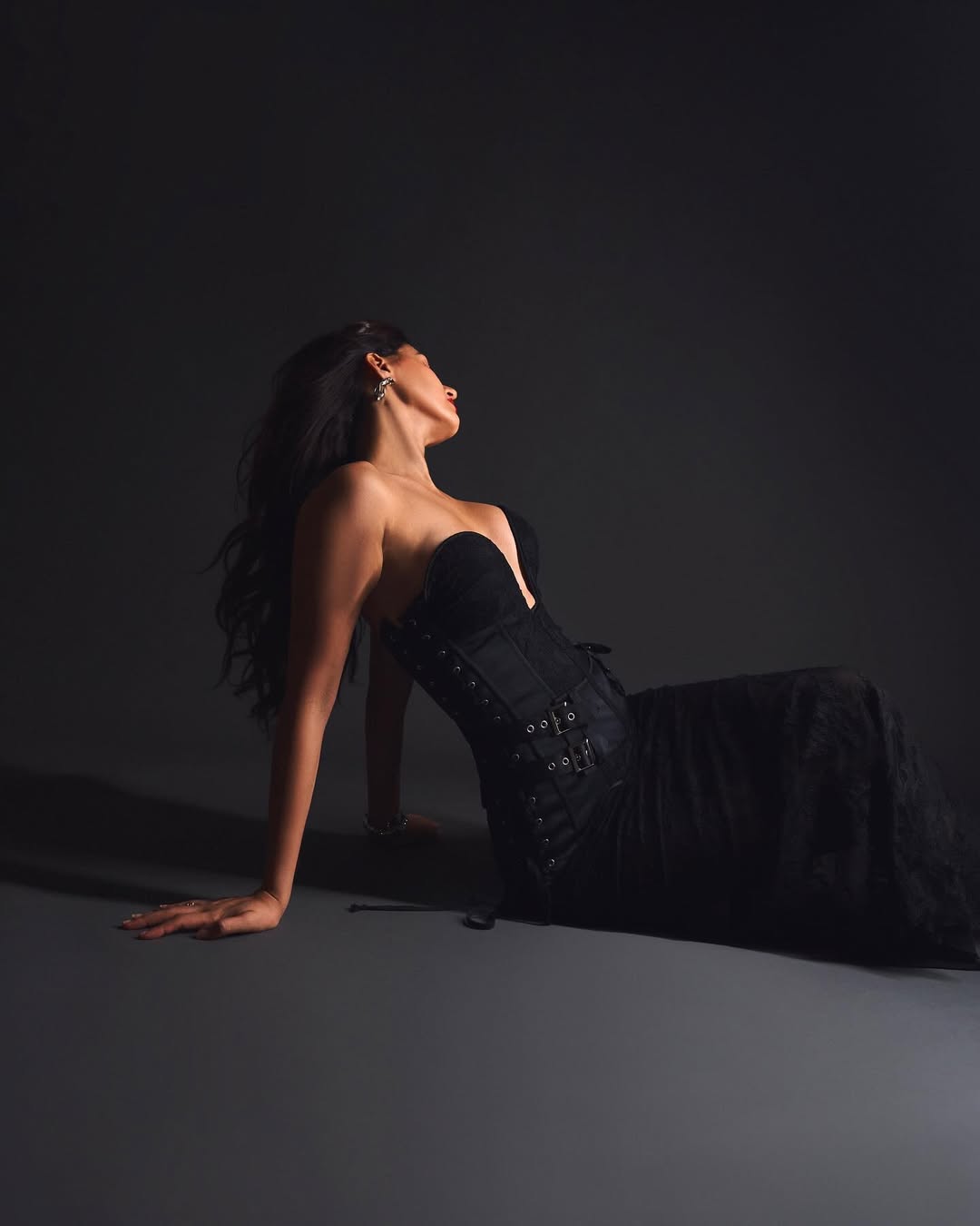 迪莎·帕塔尼（Disha Patani）用饱满曲线诠释成熟女人的性感魅力