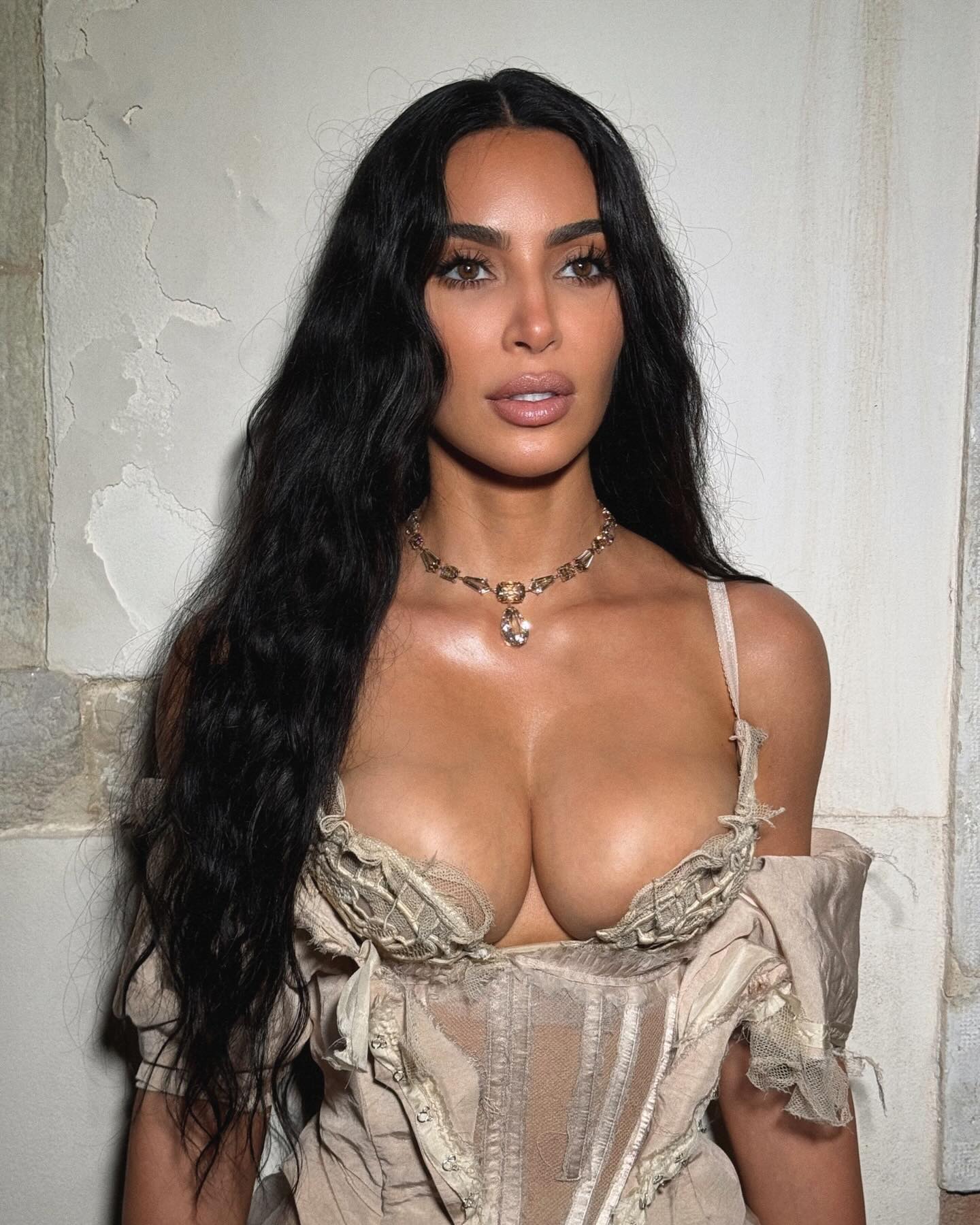 金·卡戴珊（Kim Kardashian）在威尼斯的性感大秀，成熟的性感呼之欲出