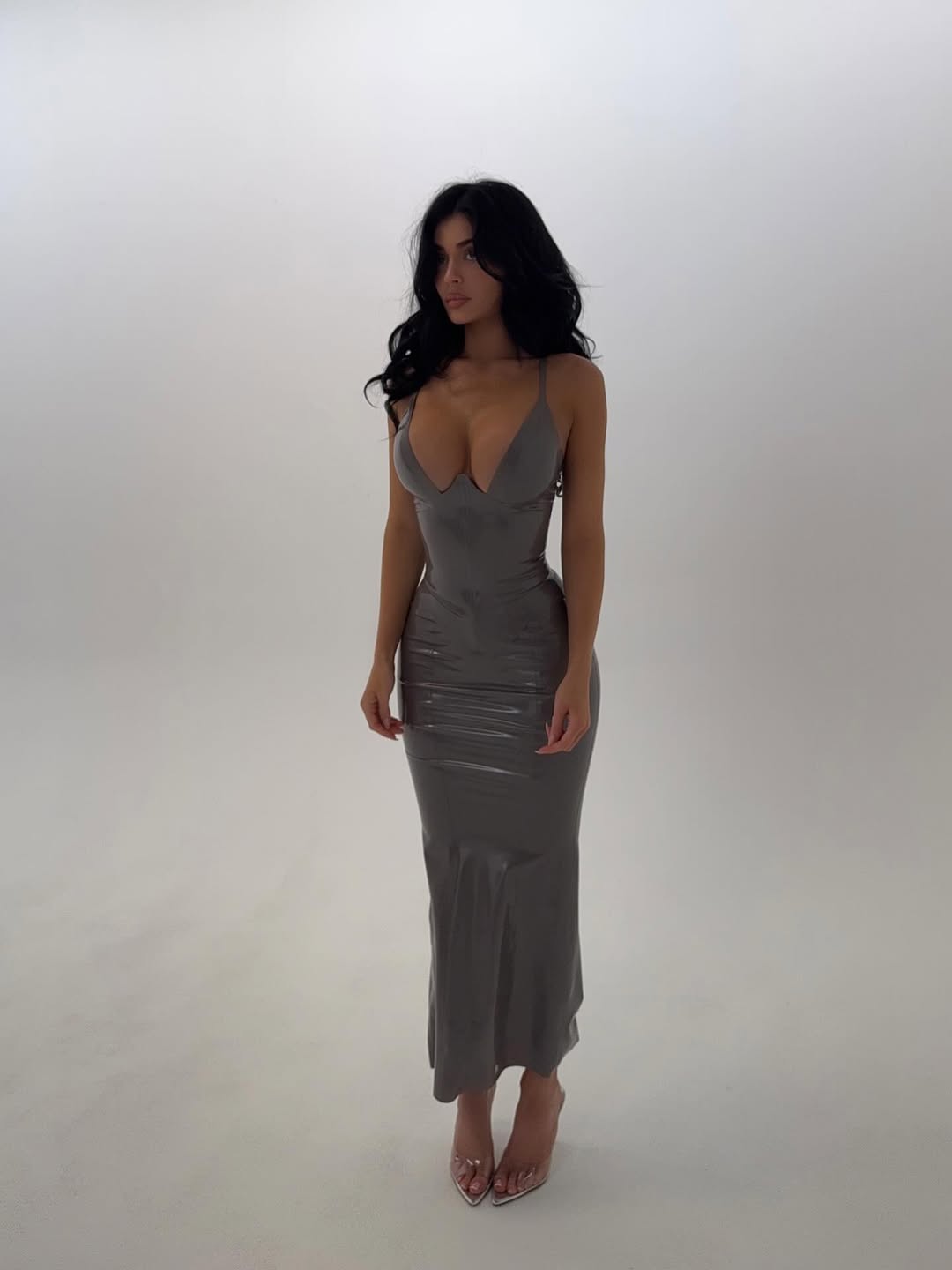 凯莉·詹娜 (Kylie Jenner) 身材太过逆天，难怪一众巨人为之倾倒